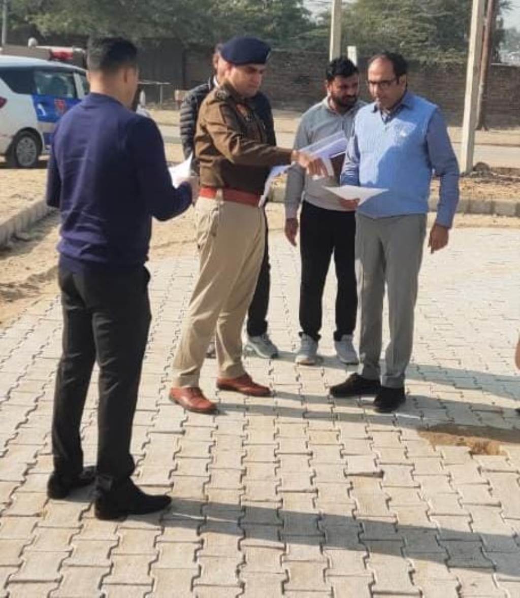 पुलिस अधीक्षक अमित यशवर्धन एवं एसडीएम राजेश खोथ ने विकास रैली स्थल का दौरा कर तैयारियों का लिया जायजा 